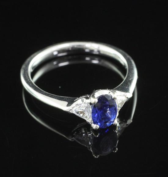 A modern 18ct white gold, sapphire and diamond ring, size M.